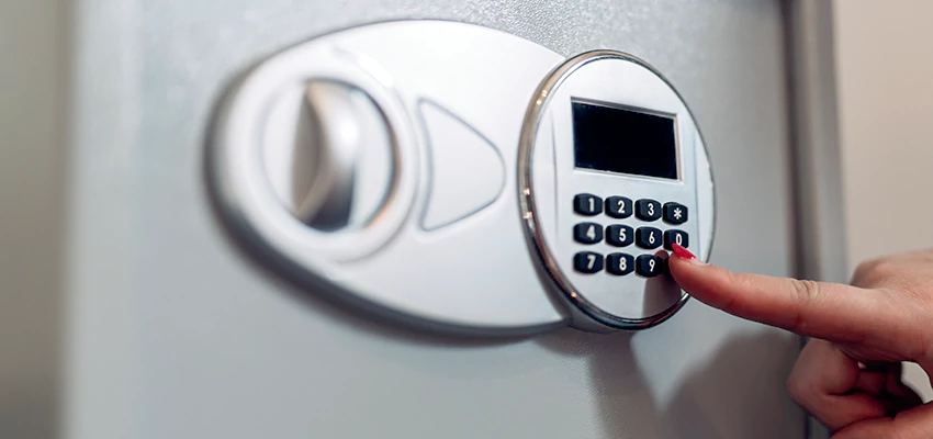 Jewelry Safe Cracking in Delhi, California