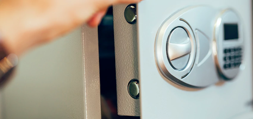Fingerprint Safe Openers in Delhi, CA